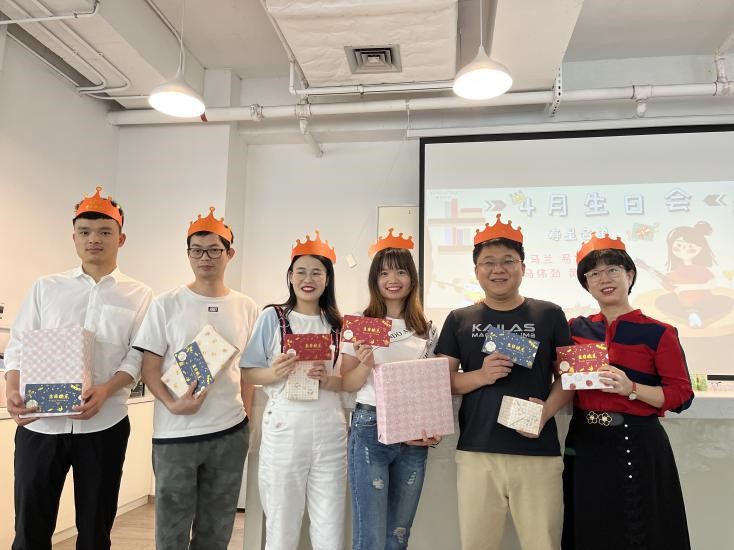 四月生日會(huì)