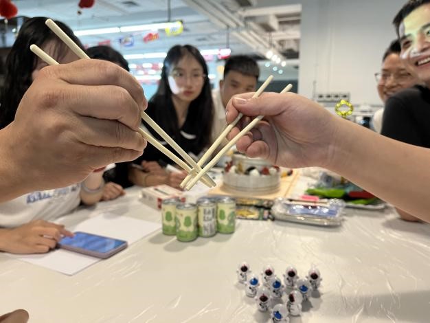 四月生日會(huì)